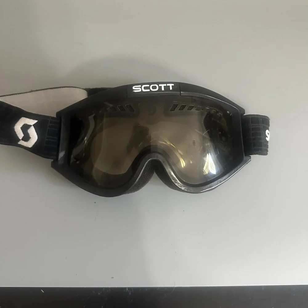 Scott Ski Snowboard Goggles Black Frame Tinted Lens Adjustable Winter Sport